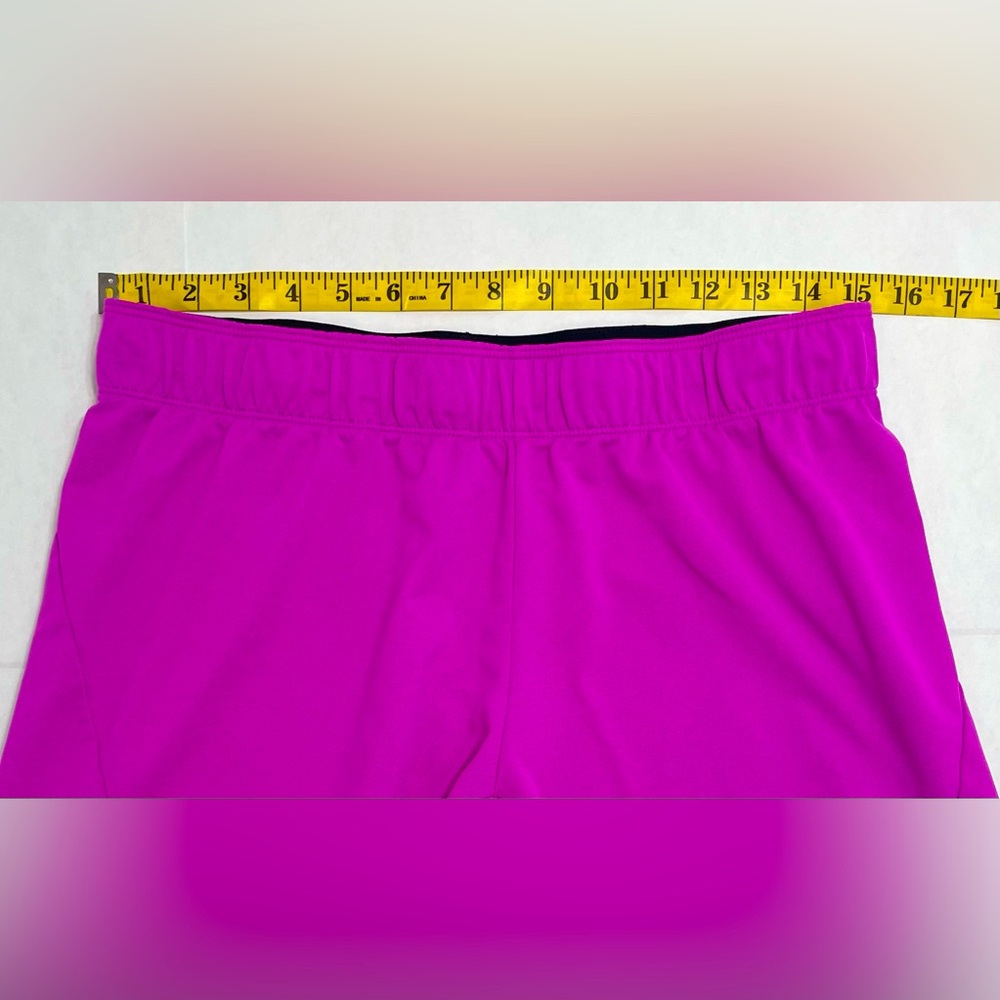 Women’s size medium. Nike “Dry Training” athletic shorts. 5” inseam - Picture 3 of 4